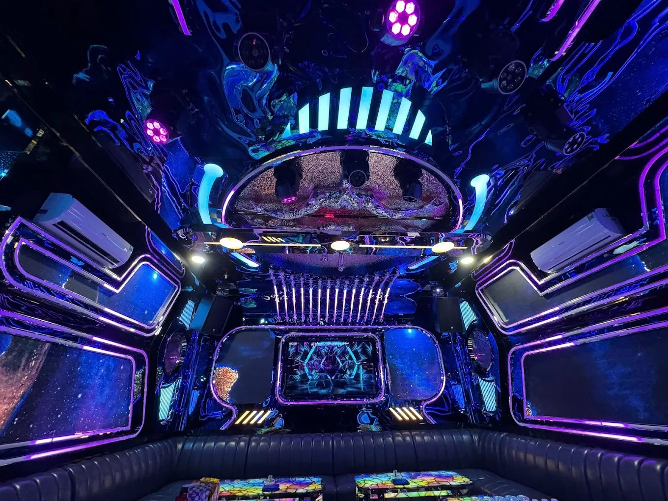 Karaoke Golden Voice - 525 Lê Văn Quới
