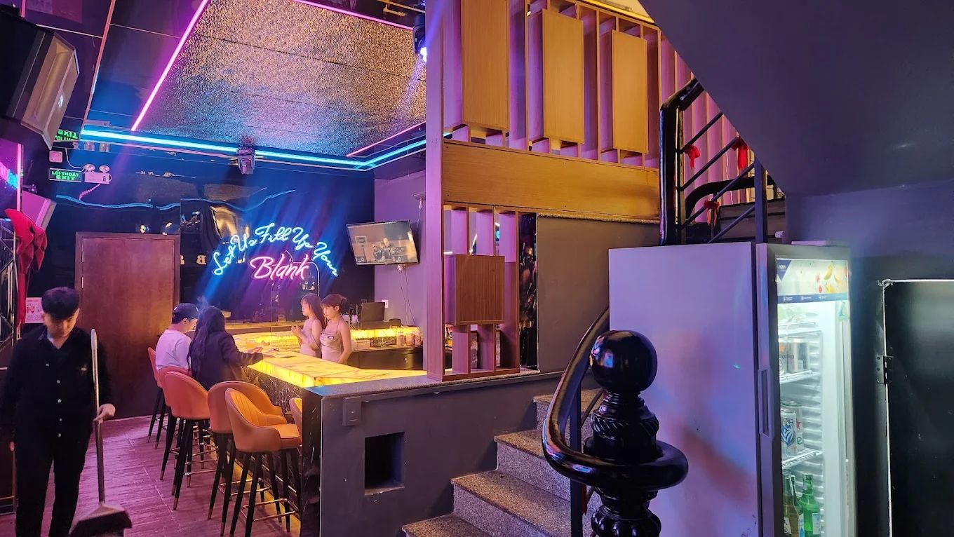 Blank Lounge And Bar - 223 Dương Đình Nghệ