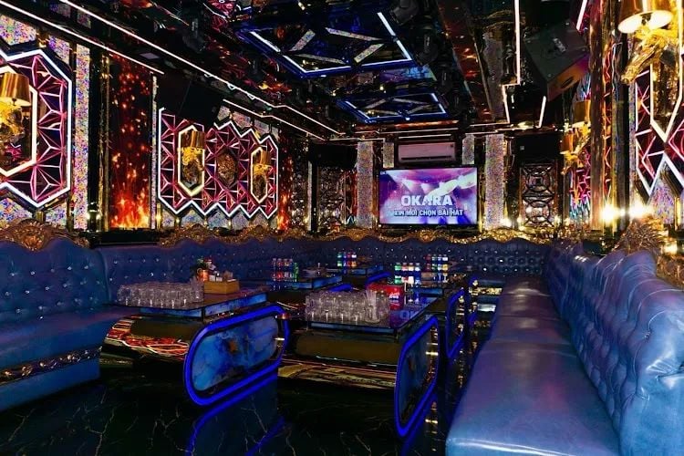 Karaoke Golden Voice - 525 Lê Văn Quới