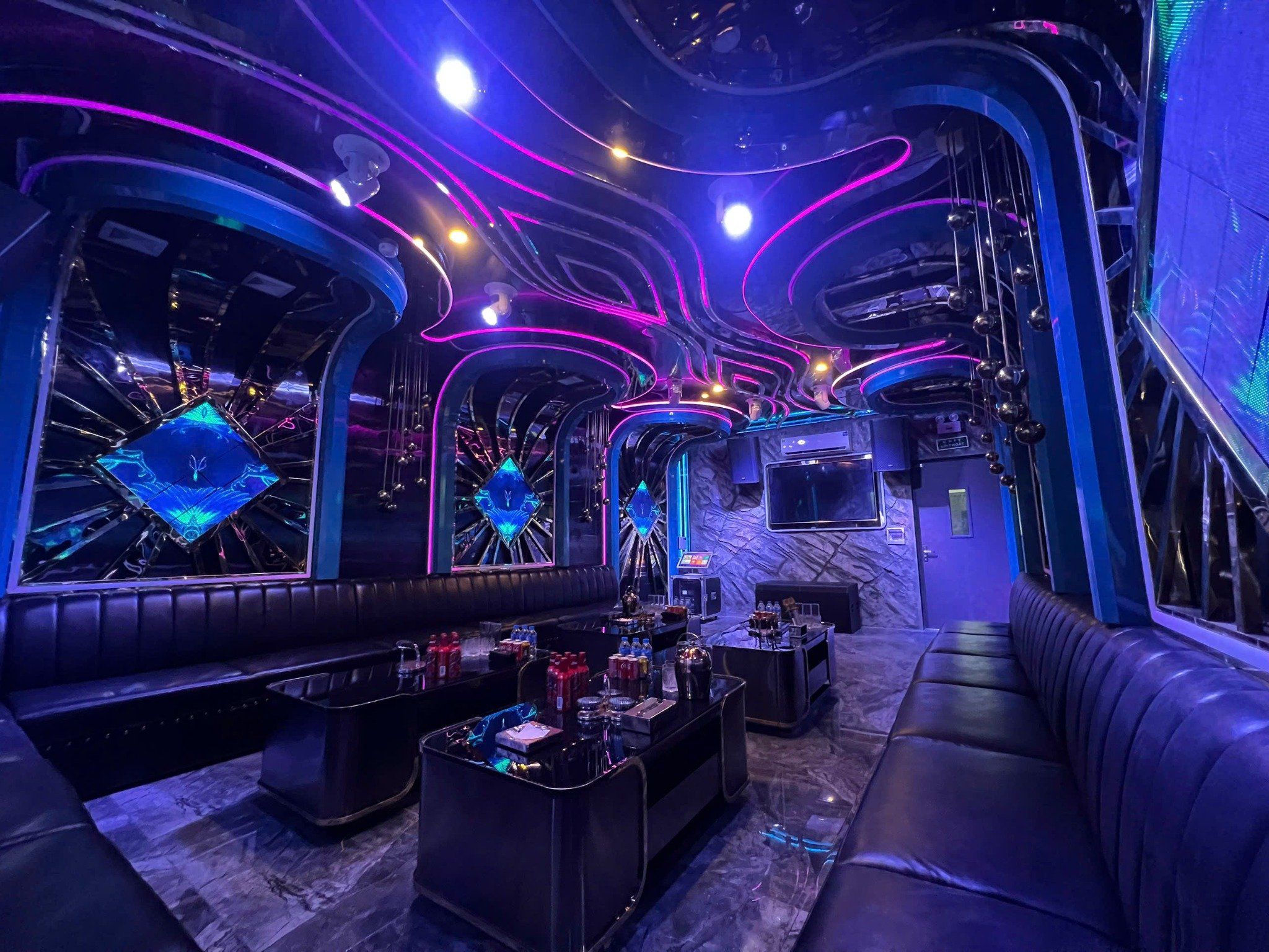 Karaoke Bobo - 2C Nguyễn Khang