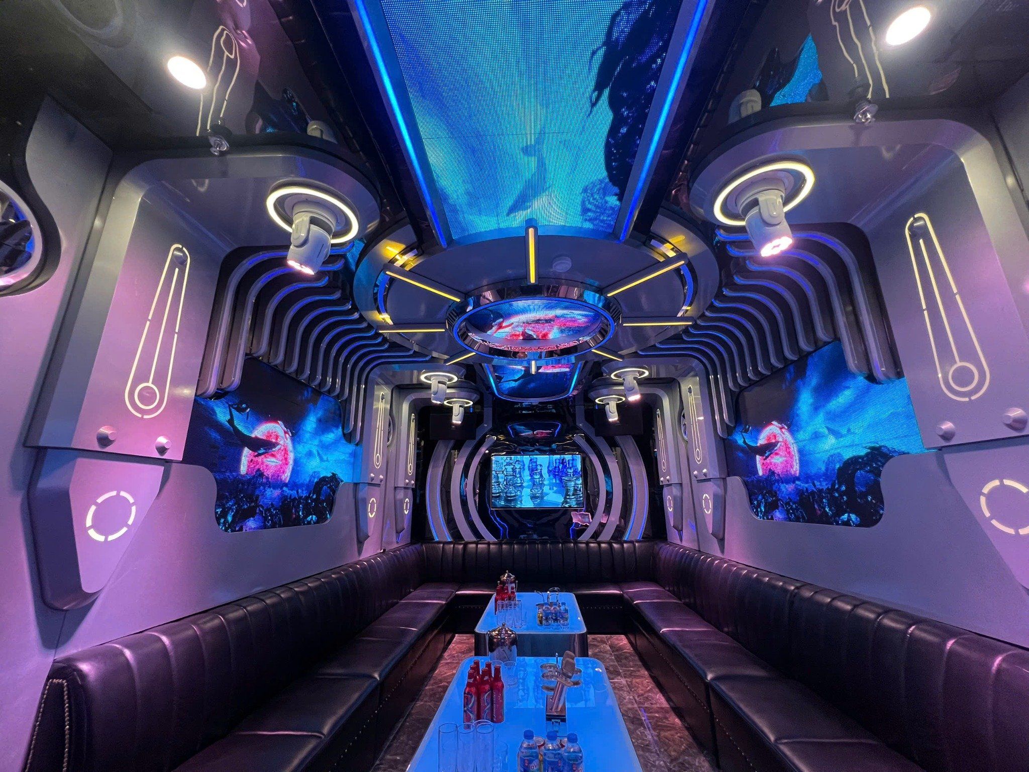 Karaoke Titan - 14 Vũ Phạm Hàm