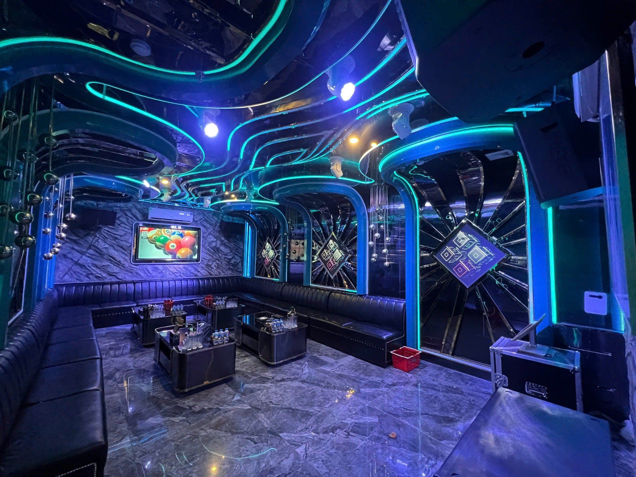 Karaoke Titan - 14 Vũ Phạm Hàm