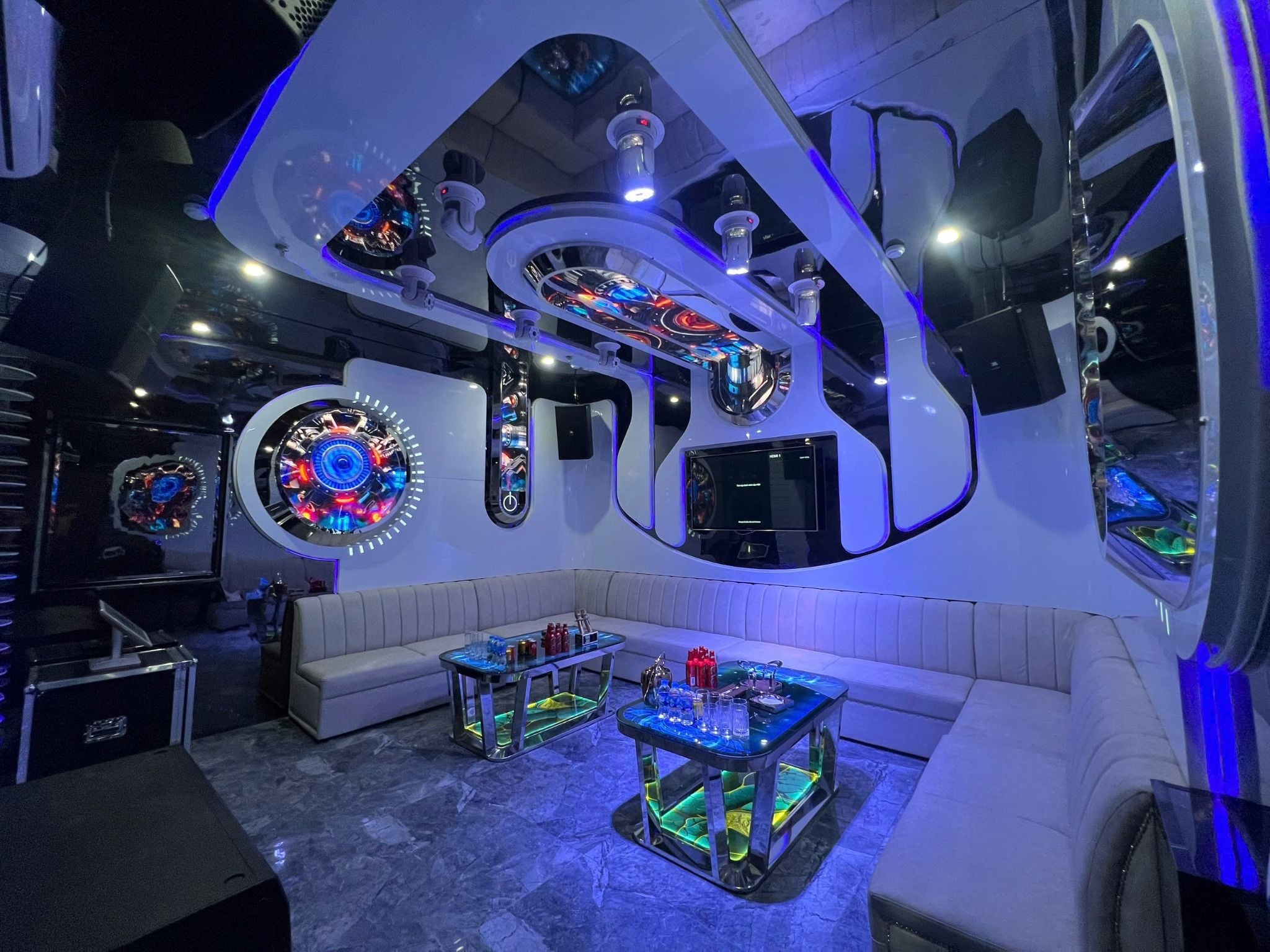 Karaoke Titan - 14 Vũ Phạm Hàm