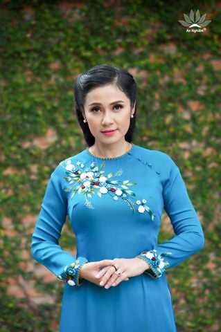 ÁO DÀI TRUYỀN THỐNG THÊU HOA