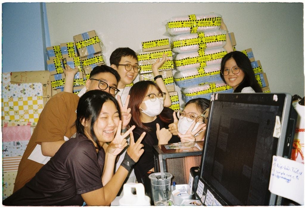 Film cuộn 35mm Kodak GOLD 200 36 exp