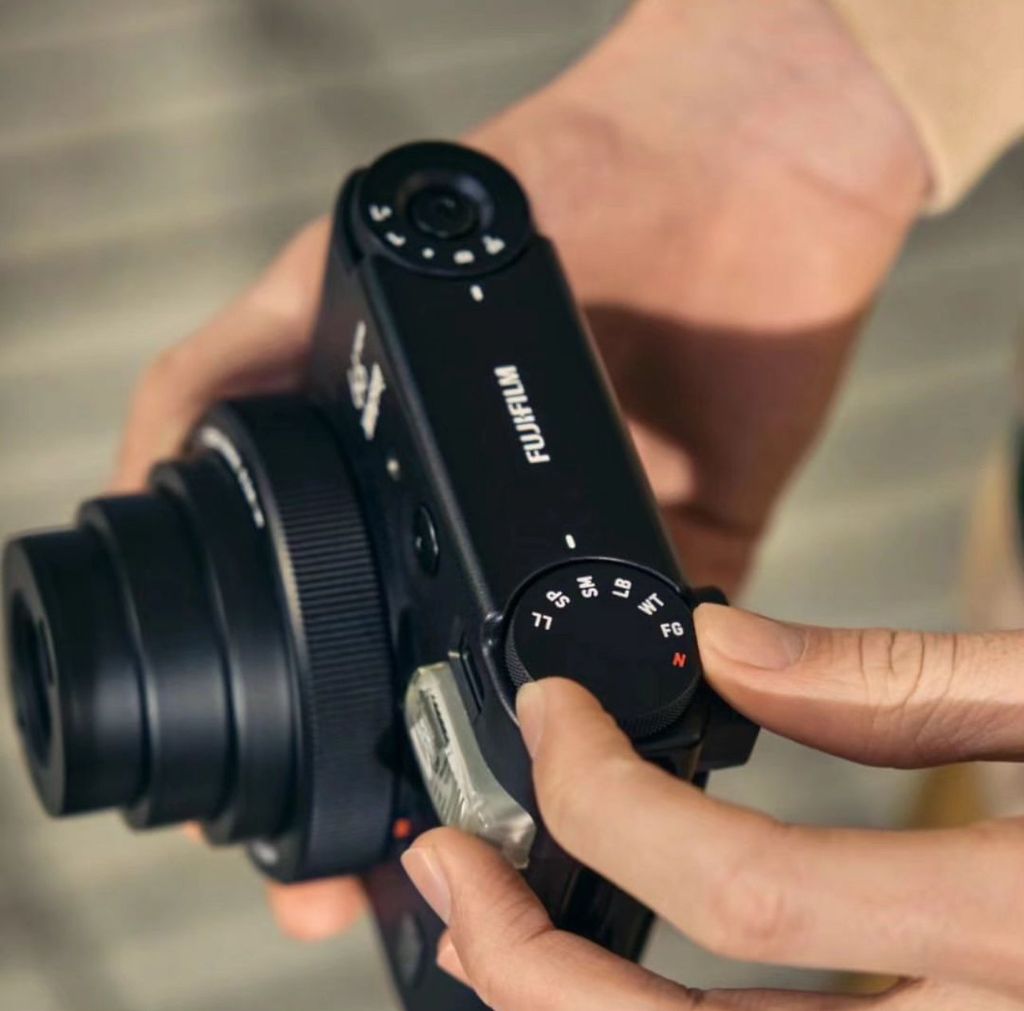 MÁY CHỤP ẢNH LẤY LIỀN FUJI INSTAX MINI 99