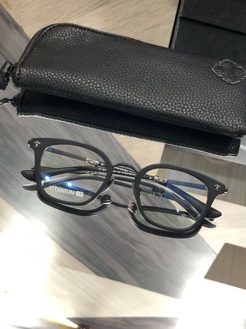  Gọng Kính Titanium Chrome Hearts Strapadictome 