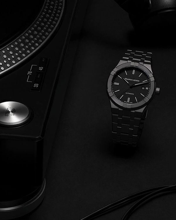 Đồng hồ Maurice Lacroix AI6008-CRM22-330-2