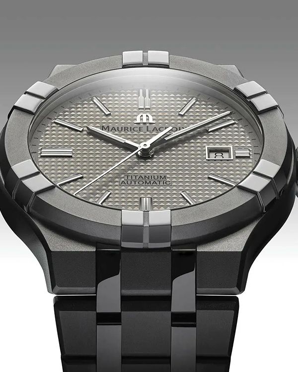 Đồng hồ Maurice Lacroix AI6008-TT032-230-1