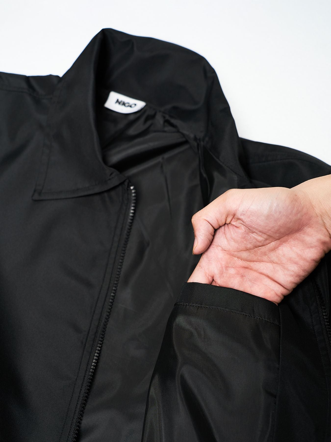  Áo khoác dù boxy đen basic 