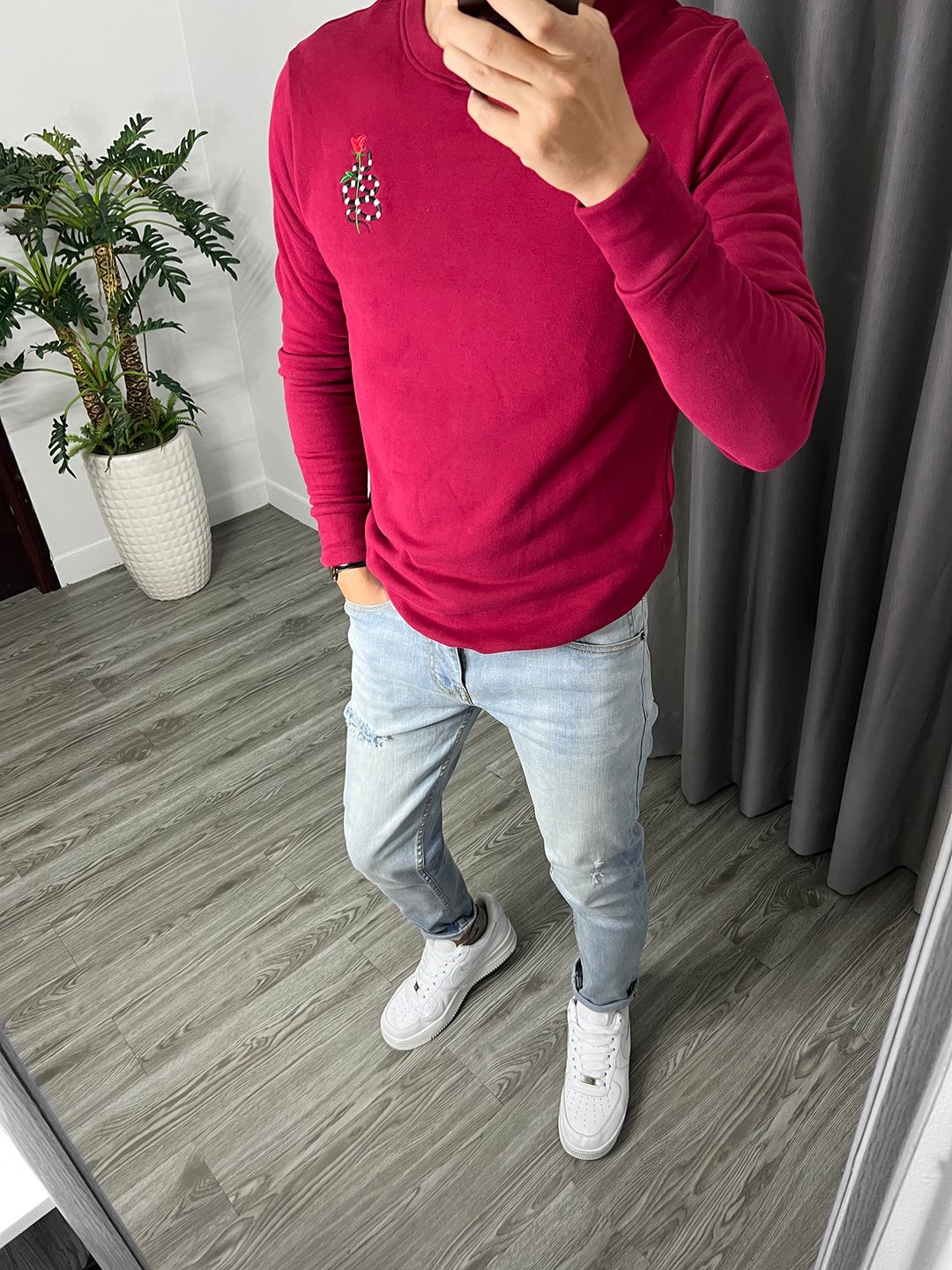  Áo sweater đỏ đô 