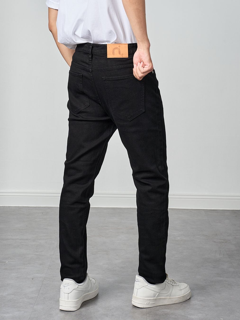  Quần jean đen trơn 