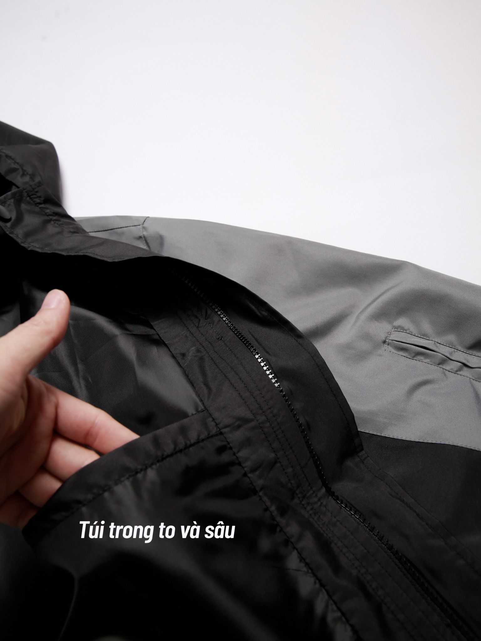  Áo khoác dù có mũ đen-xám Nigo 