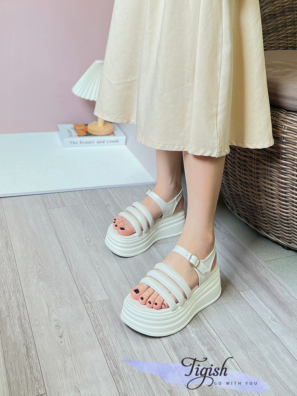 Sandal bánh mì 7p mũi tròn 3 quai ngang - MS: HM81-S701