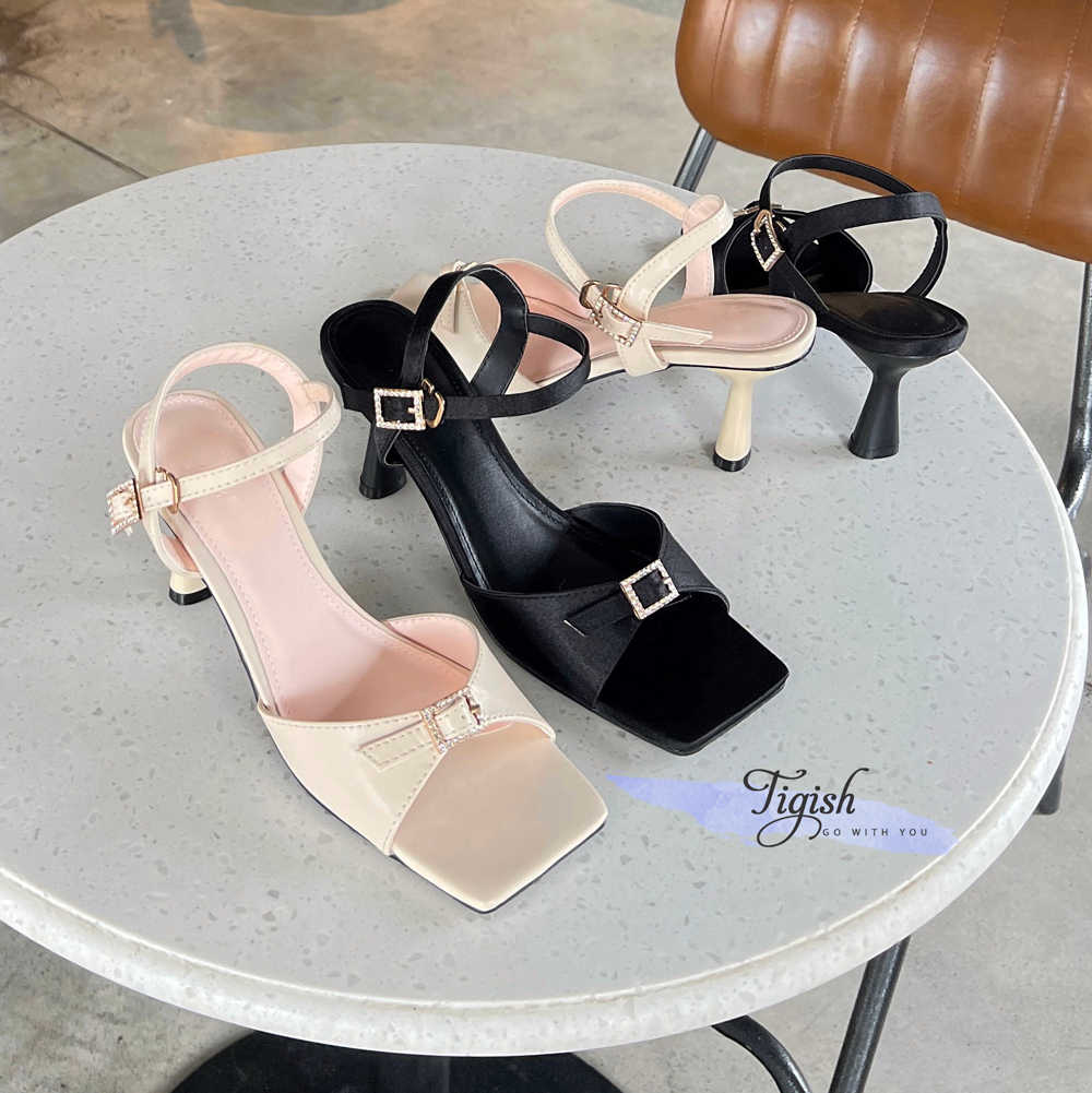 Sandal 7p gót tròn nhỏ mũi vuông quai ngang khuyết giữa phối khóa - MS: S7-22007