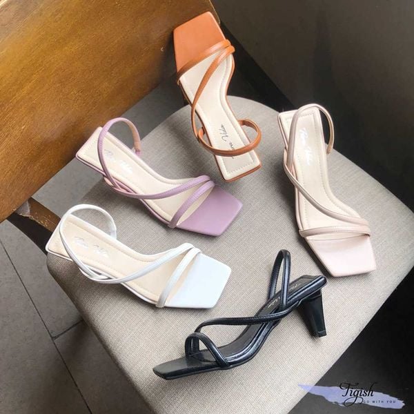 giày sandal cao gót rất được các chị em ưa chuộng
