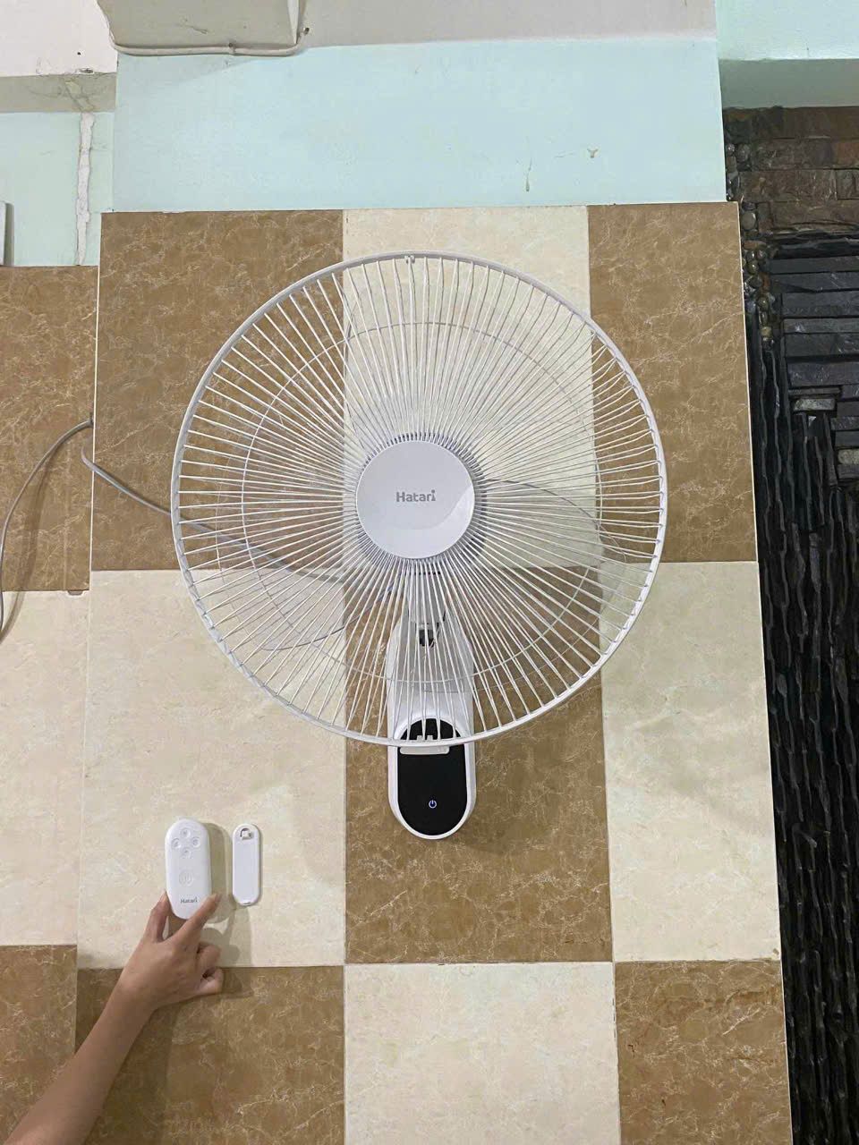 Quạt Thái Lan treo tường Hatari W16R1 50W - Remote
