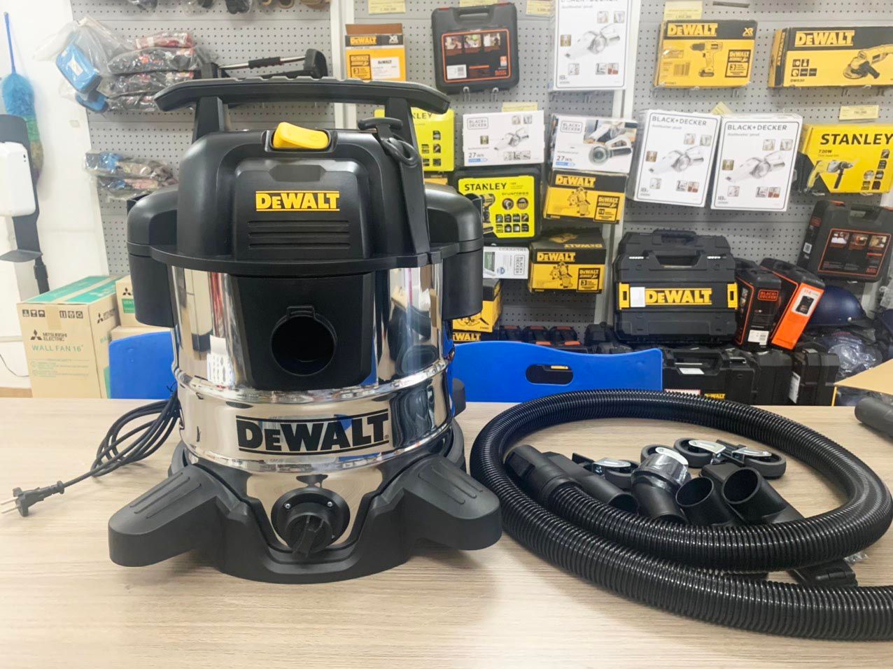 Máy hút bụi khô, ướt, thổi Dewalt DXV30S - 3000w