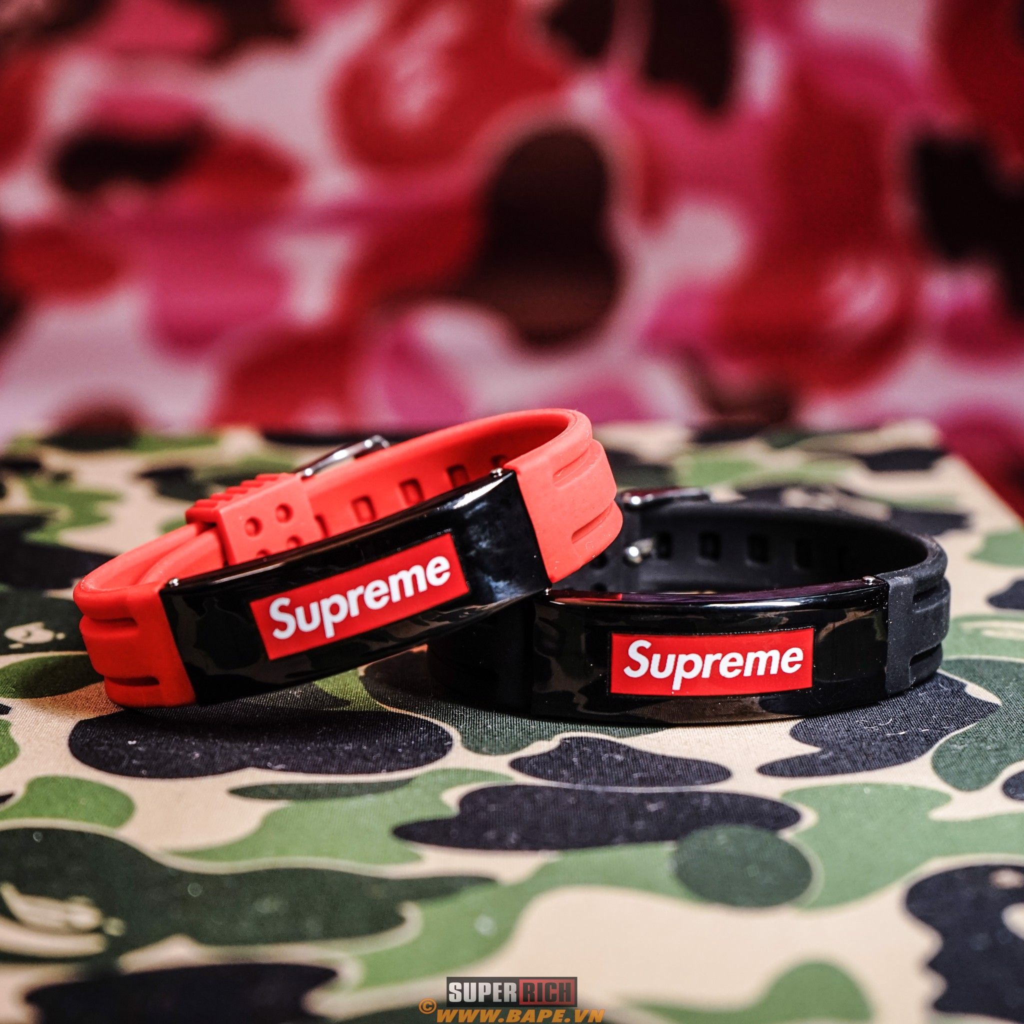 SUPREME SILICONE RUBBER BRACELET - VÒNG TAY CAO SU MẶT KIM LOẠI SUPREME(HẾT HÀNG)