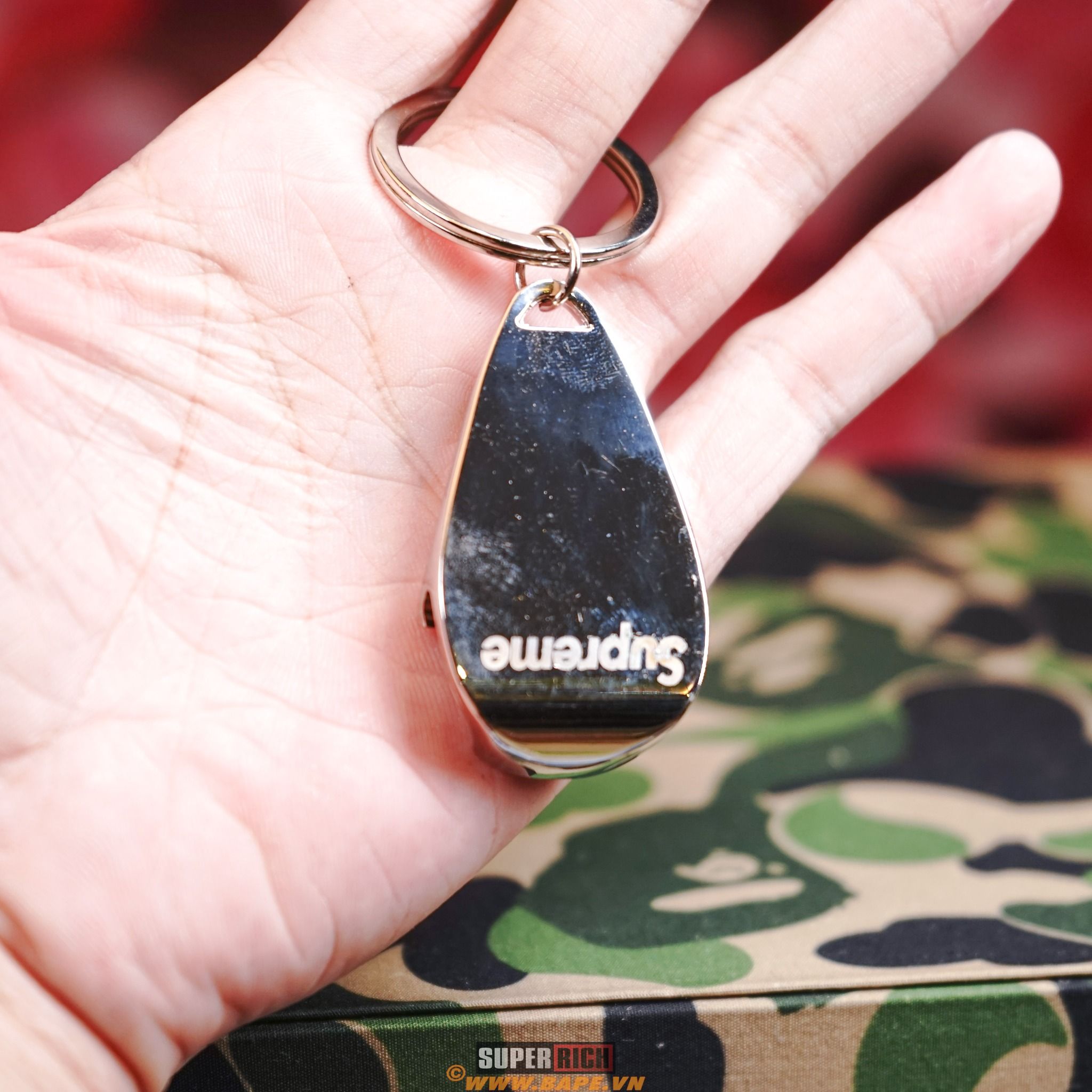 Supreme Bottle Opener Keychain - Móc Khóa Khui Chai Supreme