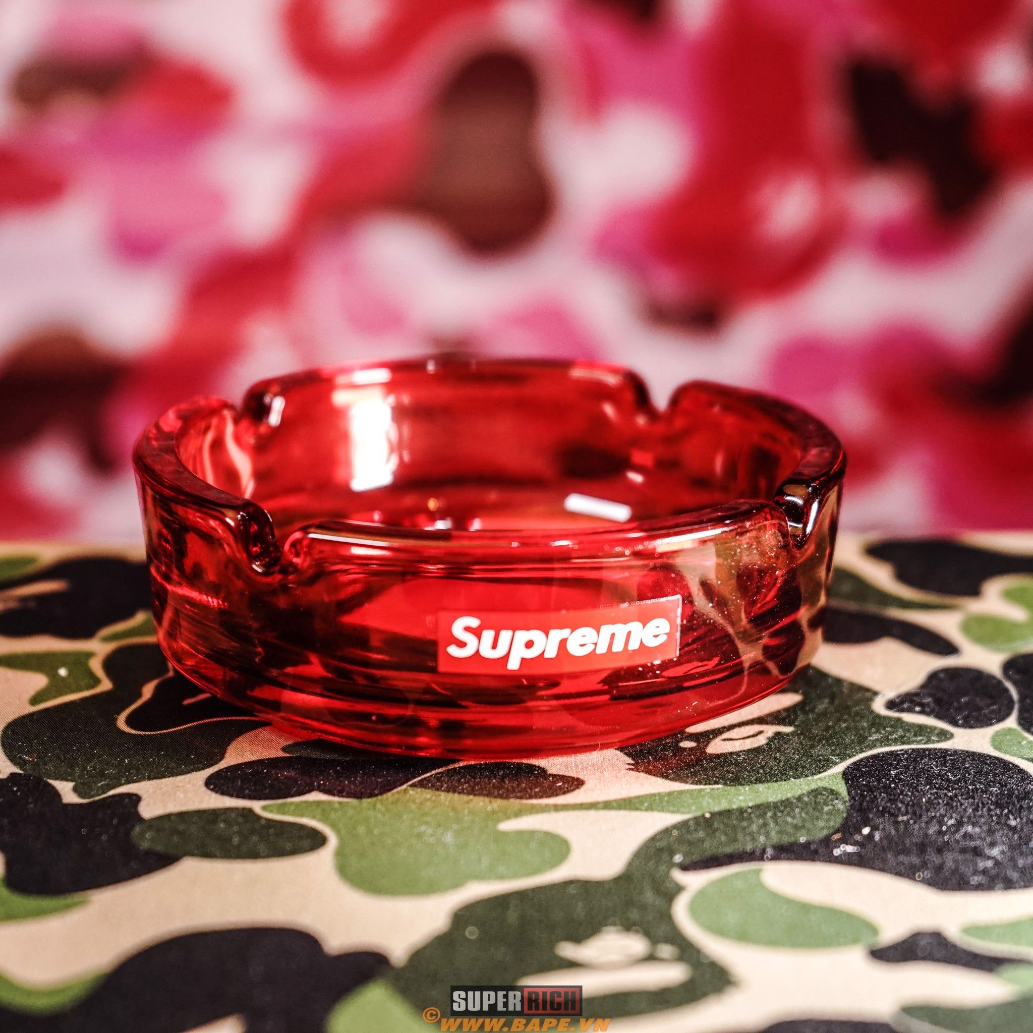 SUPREME GLASS ASHTRAY RED - GẠT TÀN THUỐC THỦY TINH SUPREME (HẾT HÀNG)