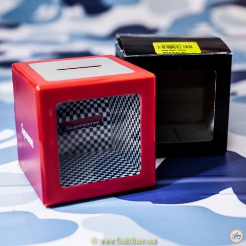  Supreme Illusion Coin Bank Red - BOX SUPREME 3D 