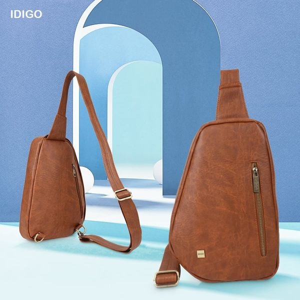 Túi đeo chéo trước ngực nam chi tiết khoá kéo IDIGO MB2-3364-00 hình ghép bò đậm
