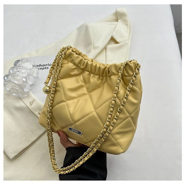 Túi đeo vai đi chơi nữ phom mềm chần trám phối dây xích IDIGO FB2 - 3394