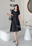  Đầm ôm dáng xoè cổ V cách điệu đính cúc giả - D2520 