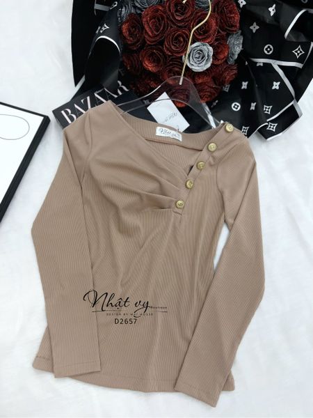  Áo thun dáng ôm tay dài đính nút ngực - D2657 