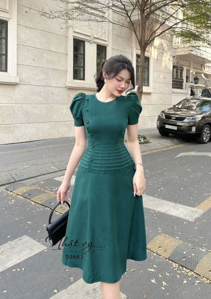  Đầm cổ tròn đính cúc bọc eo dập ly - D2663 