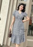  Đầm caro cổ V đuôi cá đính nút ngọc - D2862 
