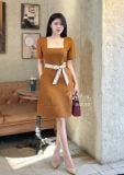  Đầm cổ vuông phối viền caro đính dây thắt eo - D3000 