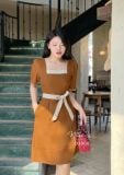  Đầm cổ vuông phối viền caro đính dây thắt eo - D3000 