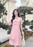  Đầm cổ tròn đính nơ ngực form dáng suông - D3216 