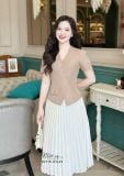  Áo cổ V đính nút bọc xẻ tà cách điệu - D3249 