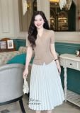  Áo cổ V đính nút bọc xẻ tà cách điệu - D3249 