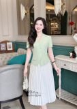  Áo cổ V đính nút bọc xẻ tà cách điệu - D3249 