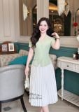  Áo cổ V đính nút bọc xẻ tà cách điệu - D3249 