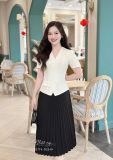  Áo cổ V đính nút bọc xẻ tà cách điệu - D3249 