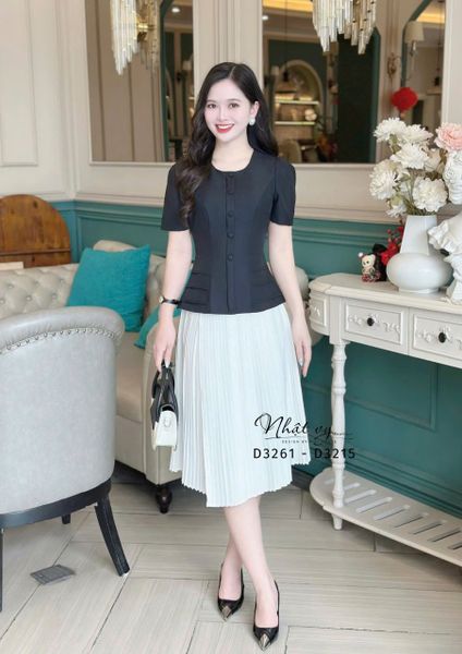  Áo peplum cổ tròn đính nút bọc - D3261 