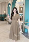  Đầm xốp hoa cổ V xếp ly đính nút bọc - D3273 
