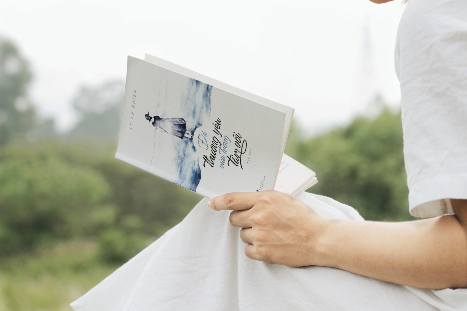 ĐỂ THƯƠNG YÊU VỪA TRONG TẦM VỚI (NGẢ MÀU NGOẠI QUAN)