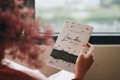LÊN ĐỒI HÁI SIM (NGẢ MÀU NGOẠI QUAN)
