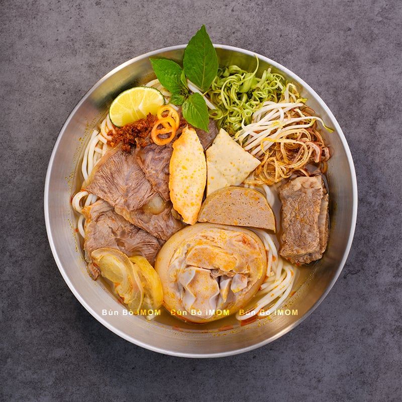 Bún Bò Huế đặc biệt ( giò gân ) iMOM