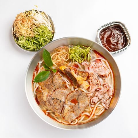  Bún Bò Huế tái nạm iMOM 