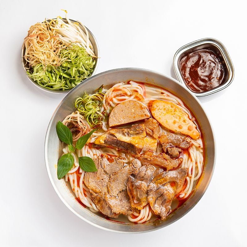 Bún Bò Huế thập cẩm iMOM