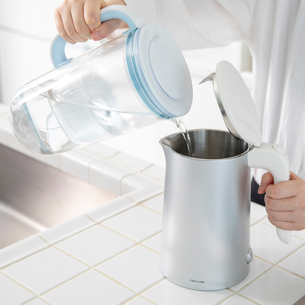 Bình lọc nước BRITA  thủy tinh Glass Jug One (có sẵn 1 lõi Maxtra Pro)