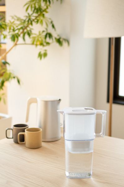 Bình lọc nước Brita Liquelli White 2.2L (có sẵn 1 lõi lọc Maxtra Pro 150L)