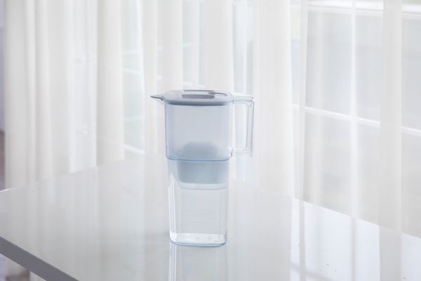 Bình lọc nước Brita Liquelli White 2.2L (có sẵn 1 lõi lọc Maxtra Pro 150L)